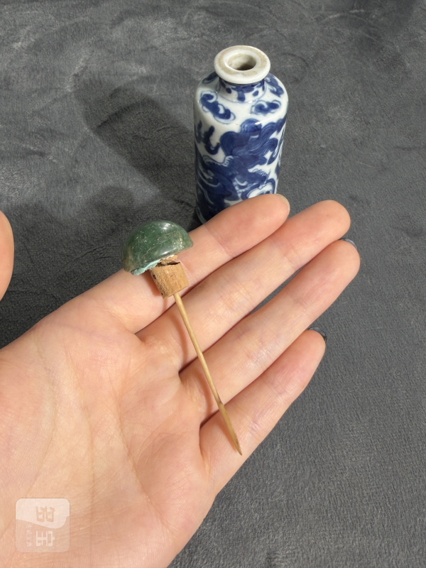 清中期青花狮子滚绣球纹鼻烟壶 - 图10